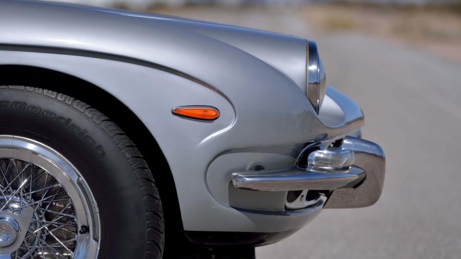 Детали экстерьера Lamborghini 400 GT 2+2 1967 года  (фото 9 из 20)
